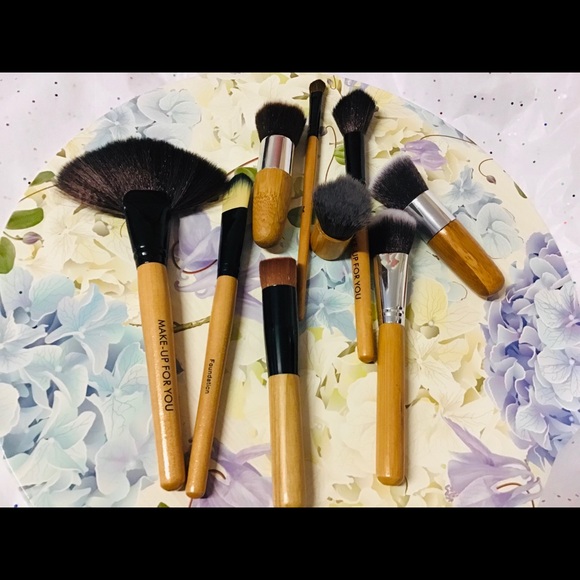 Beautiful Wooden Makeup Brushes 9 Pieces - Picture 5 of 5